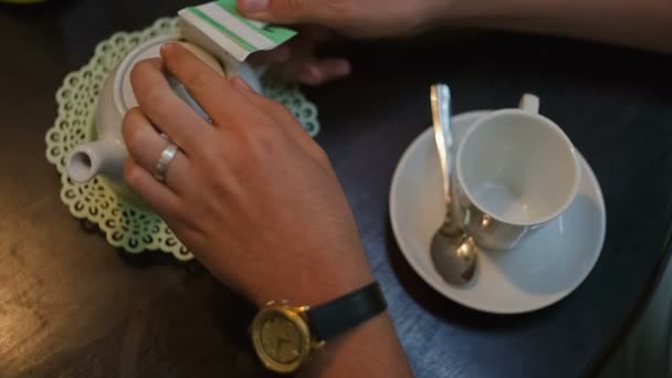 Romantiskt datum i caféet — Stockvideo