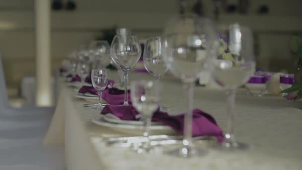 Wine glasses on a table in a restaurant — Stock Video