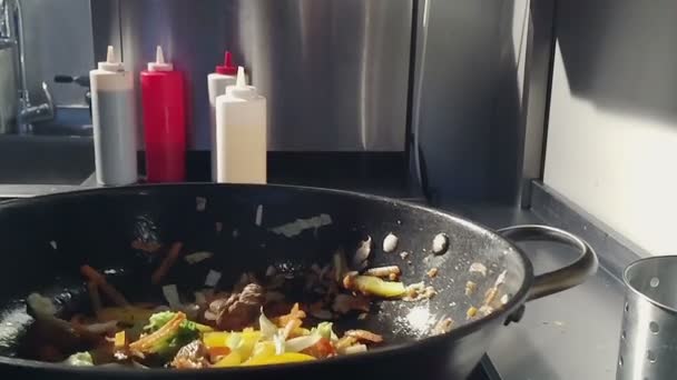 Frying vegetables - slow motion — Stock Video