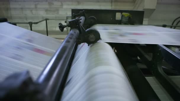 Cięcia papieru fałdy gazety — Wideo stockowe