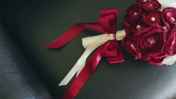 밝은 붉은 꽃으로 이루어진 아름다운 꽃다발 — 비디오