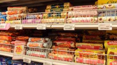 Çikolata dolgulu İsveç Balerin bisküvileri, fıstık ezmesi, vanilya, ahududu, yabanmersini, İskandinav mutfağı spesiyali