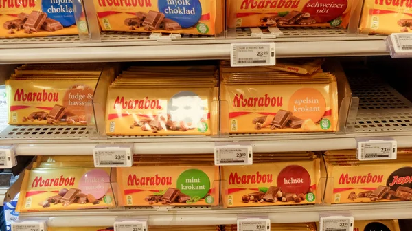 Diferente Variedade Chocolates Suecos Bares Uma Prateleira Mercearia — Fotografia de Stock