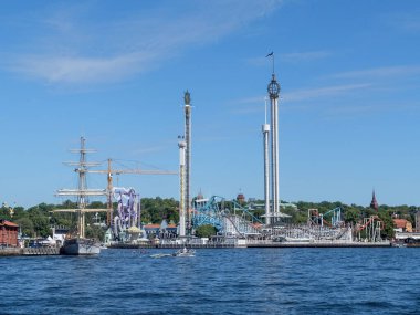 Grna Lund, Stockholm 'deki Djurgrden adasında bulunan bir İsveç lunaparkı. 1883 yılında kurulmuş ve İsveç 'in en eski eğlence parkıdır.