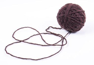 Kahverengi yün topu