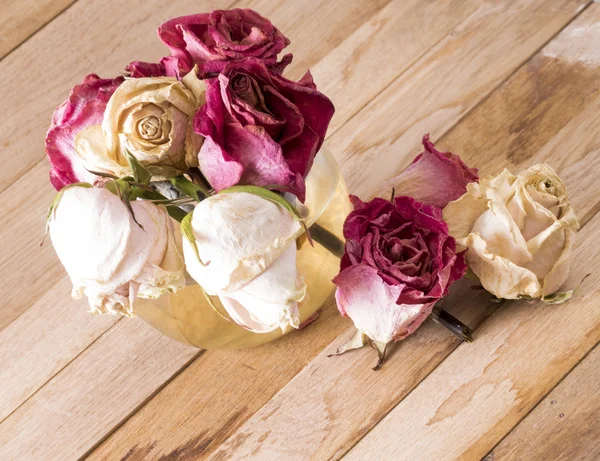 Withered roses — Stock Photo, Image