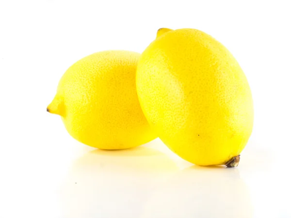 Limones amarillos aislados — Foto de Stock