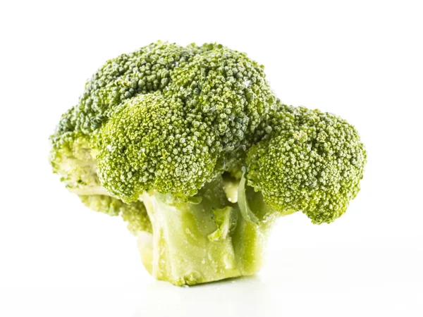 Zielone brokuły na białym tle — Zdjęcie stockowe