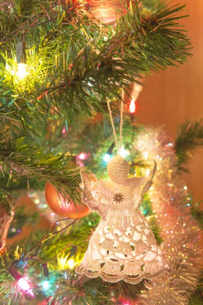 Krásná skleněná koule na vánoční stromeček — Stock fotografie