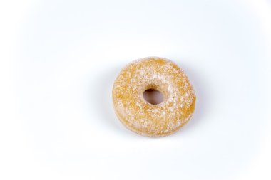 Beyaz arka plan üzerinde taze izole çörek