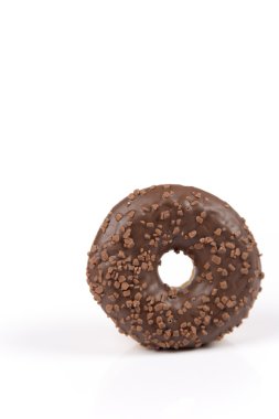 Beyaz arka plan üzerinde taze izole çörek