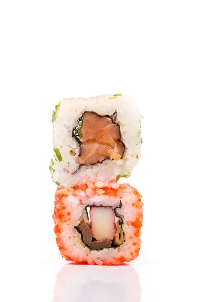 Συλλογή κομματιών σούσι, απομονωμένη σε λευκό φόντο — Φωτογραφία Αρχείου