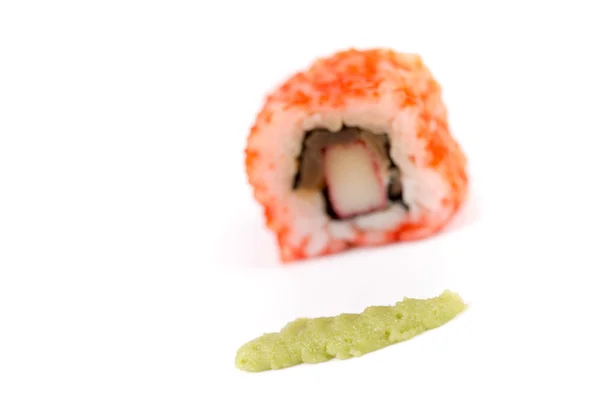 Collezione di pezzi di sushi con wasabi, isolati su sfondo bianco — Foto Stock