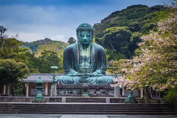 Slavná Velká socha Buddhy bronzová v kamakura, kotokuin chrám. — Stock fotografie