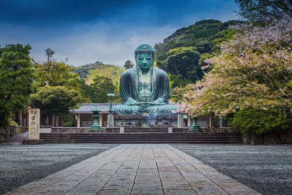 Slavná Velká socha Buddhy bronzová v kamakura, kotokuin chrám. — Stock fotografie