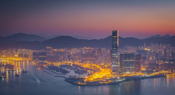 Horizonte del distrito central de Hong Kong y vista al puerto de Victoria — Foto de Stock