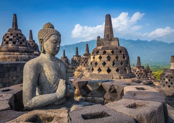 Posąg Buddy w świątyni Borobudur, wyspa Jawa, Indonezja. — Zdjęcie stockowe