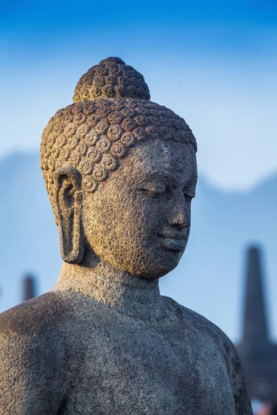 Imagen apedreada de Buddha en Borobudur, Indonesia —  Fotos de Stock