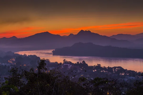 Cena de pôr do sol em Luang Prabang — Fotografia de Stock