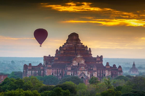 Dhammayangyi El templo más grande de Bagan — Foto de Stock