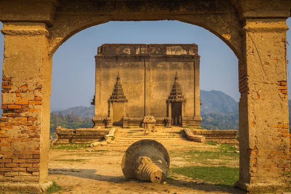 Régi Mon templom legelső vízalatti, Sangkhlaburi, Kanchanaburi — Stock Fotó