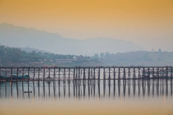 El puente de madera en Sangklaburi, Kanchanaburi . —  Fotos de Stock