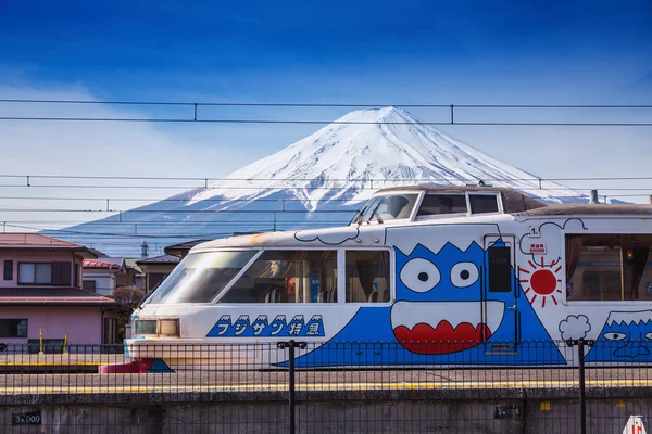 O trem local especial pintado Mt. Fuji. — Fotografia de Stock