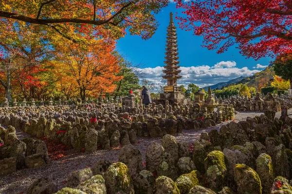 日本塔宝塔，在 adashino nenbutsuji 寺日本京都 — 图库照片