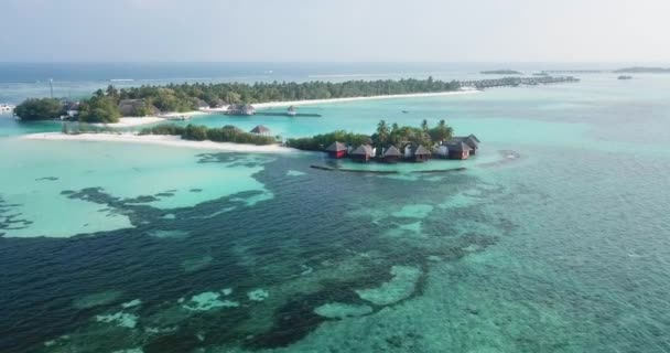 Pemandangan udara dari bungalow air, Huraa Island, Maladewa — Stok Video