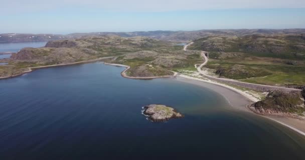 Aerial view of beautiful mountain road in Teriberka — Stock Video