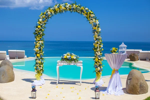 Wedding Ceremony at the Tropical Coast Line — Stock Photo, Image