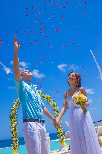 熱帯海岸線での結婚式 — ストック写真