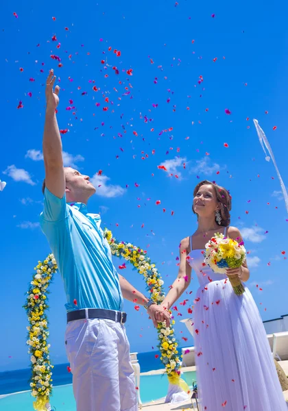 Ceremonia de boda en la línea de costa tropical —  Fotos de Stock