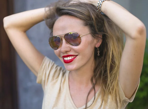 Portrait of Young Beautiful Woman — Stock Photo, Image