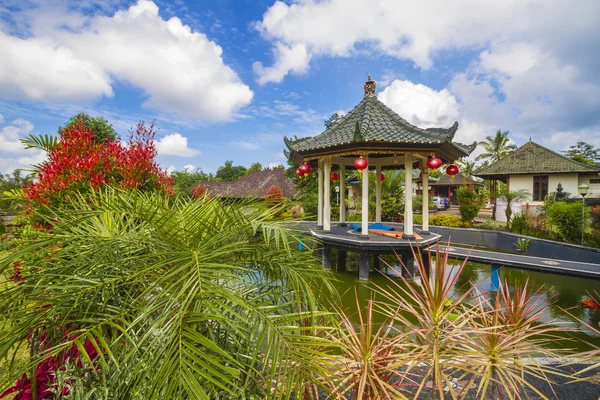 Gazebo under blue sly. — Stock Photo, Image