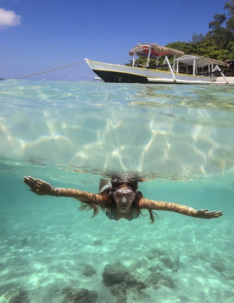 Collage con la mujer buceando bajo el agua — Foto de Stock