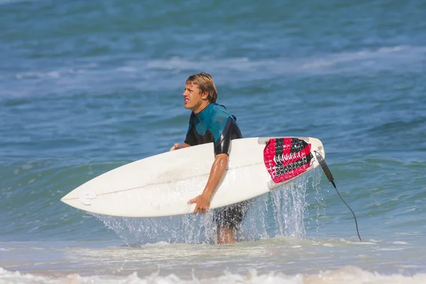 Joven surfista — Foto de Stock