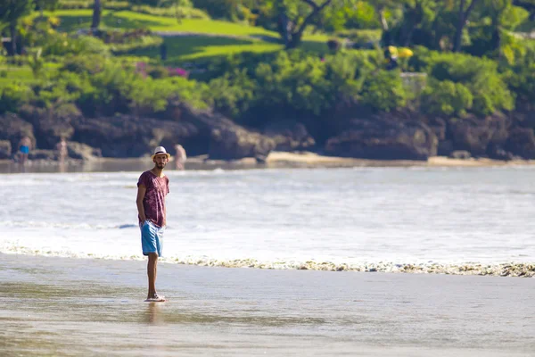 Man in Hat on a Beach. — Stock Photo, Image