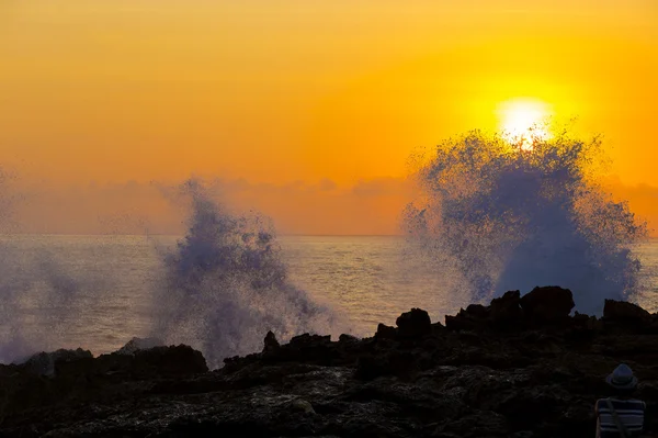 Ocean Wave na zachód słońca. — Zdjęcie stockowe