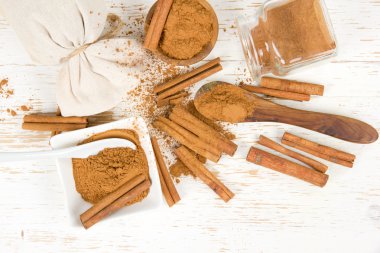 Tarçın baharat kümeler