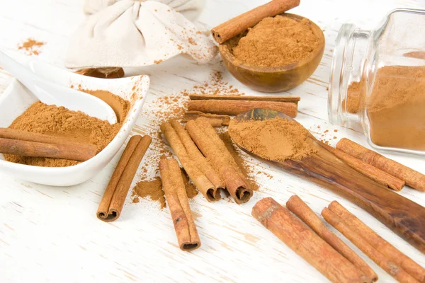 Tarçın baharat kümeler