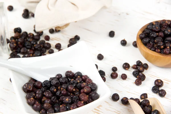 Ardıç tohumu yığınları