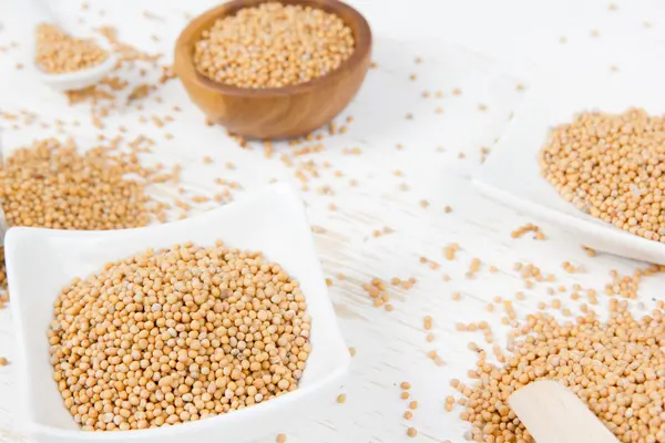 Montones de semillas de mostaza — Foto de Stock