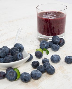 Yaban mersini içki ile