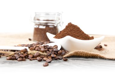 Kahve çekirdeği ve pudra.