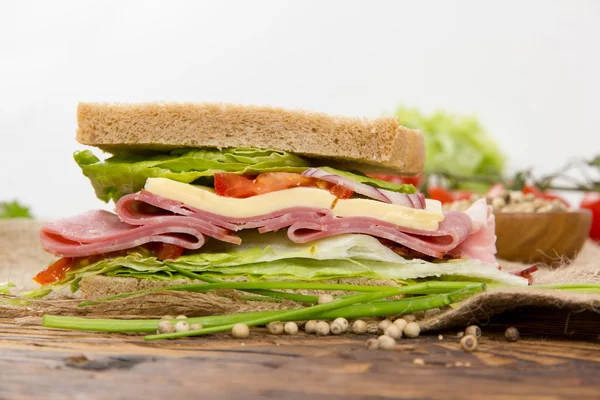 Бутерброд з інгредієнтами — стокове фото
