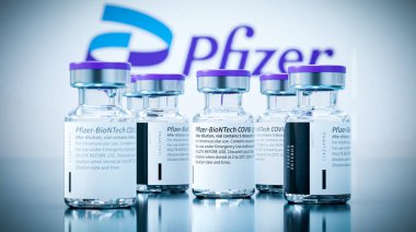 Pfizer BioNTech mRNA tipi COVID-19 aşı şişesi.