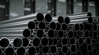 Endüstriyel bulanık fabrika arka planına karşı çelik borular