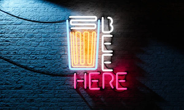 Neon Beer Εδω Λογότυπο Στον Τοίχο Από Τούβλα — Φωτογραφία Αρχείου