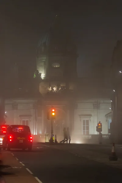 Bank of Scotland building in a foggy night in Edinburgh, Scotlan — Stock Photo, Image